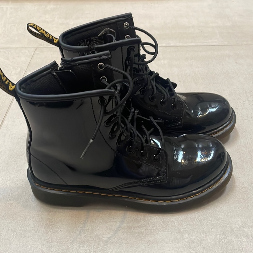 Dr. Martens Shoes Youth 1460 Black Patent Lamper US 4